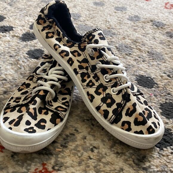 Canvas Casuals Slip On Leopard Shoes Size 7 / 8 Medium - Picture 3 of 6
